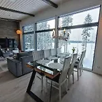 With Outdoor Jacuzzi And Sauna * Uurainen