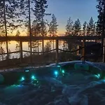 With Outdoor Jacuzzi And Sauna *