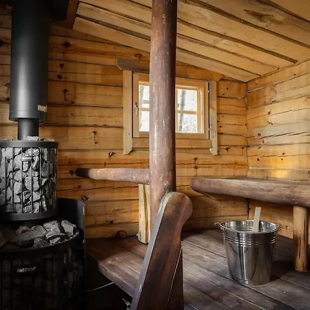 With Outdoor Jacuzzi And Sauna Uurainen