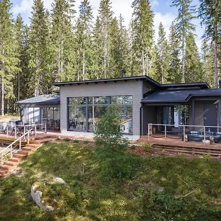 With Outdoor Jacuzzi And Sauna Uurainen